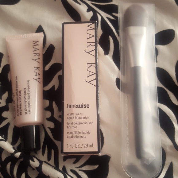 Mary Kay Other - New Mary Kay Foundation Set